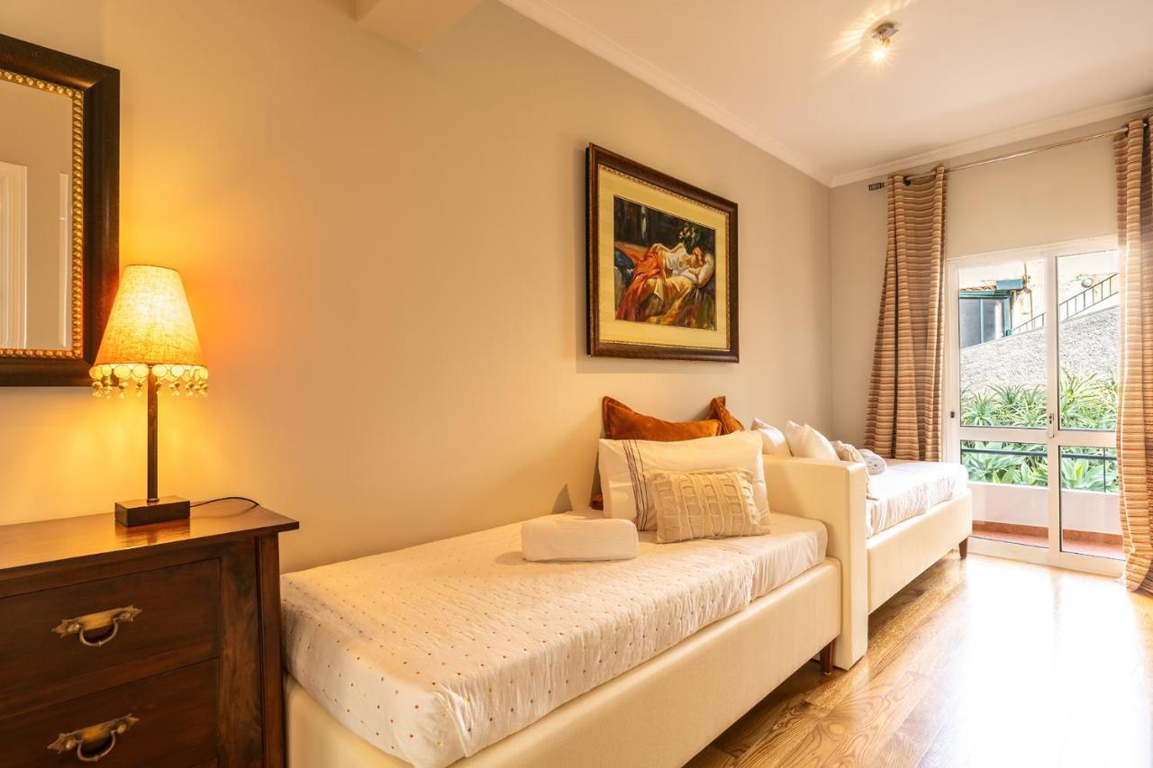 Stylish Apartment With Balcony And Amazing Views Over Funchal And The Sea Bagian luar foto